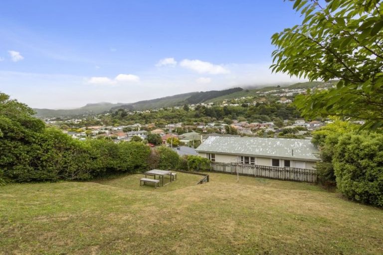 Photo of property in 14 Hinau Street, Tawa, Wellington, 5028