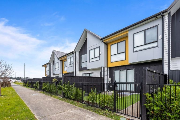 Photo of property in 75 Papatupu Way, Kumeu, 0810