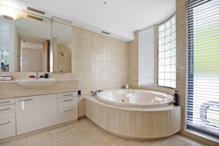 Photo of property in 10b Paritai Drive, Orakei, Auckland, 1071