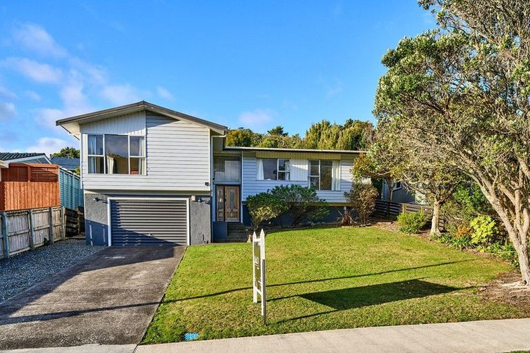 Photo of property in 3 Ayton Drive, Whitby, Porirua, 5024