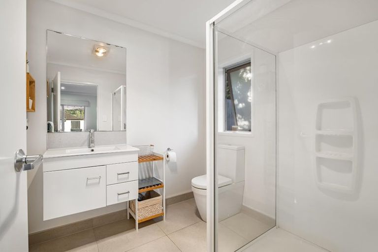 Photo of property in 16 Aporo Drive, Kumeu, 0810