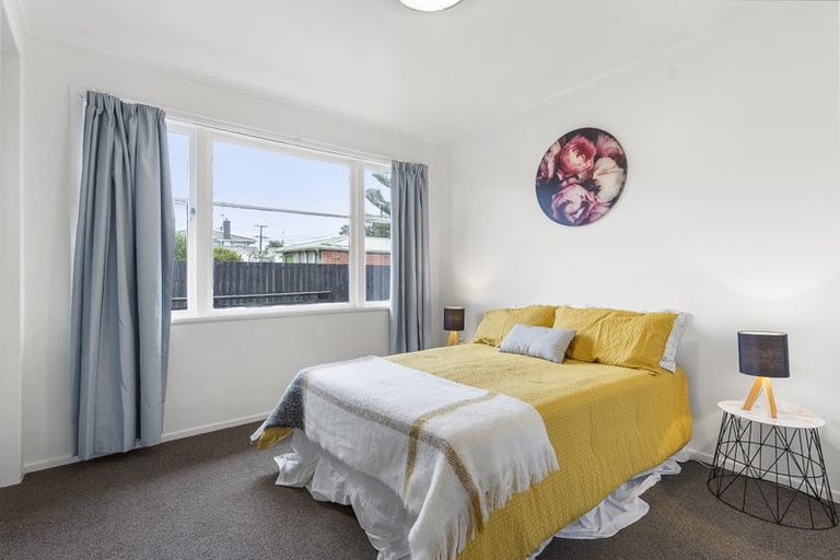 Photo of property in 5 Fairclough Road, Beach Haven, Auckland, 0626