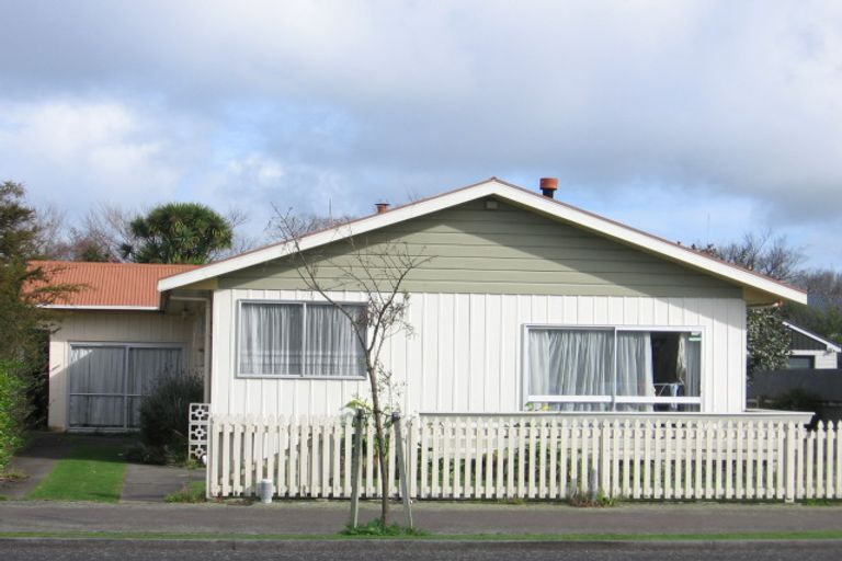 Photo of property in 8 Marne Street, Hokowhitu, Palmerston North, 4410