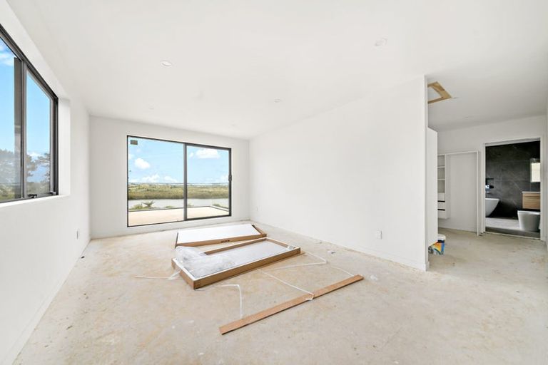 Photo of property in 43 Evergreen Parade, Rosehill, Papakura, 2113