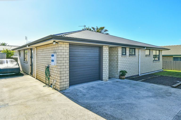 Photo of property in 16b Alexander Street, Cockle Bay, Auckland, 2014