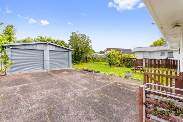 Photo of property in 23 Larissa Avenue, Henderson, Auckland, 0610