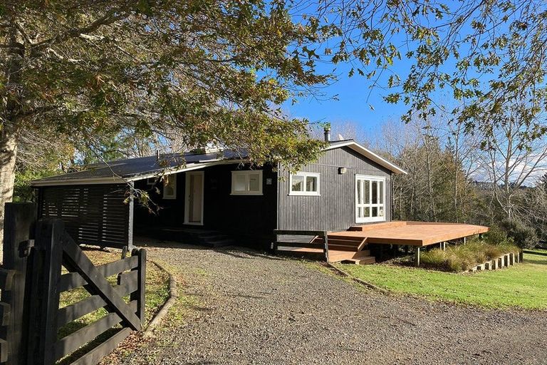 Photo of property in 16 Hull Road, Waitoki, Kaukapakapa, 0871