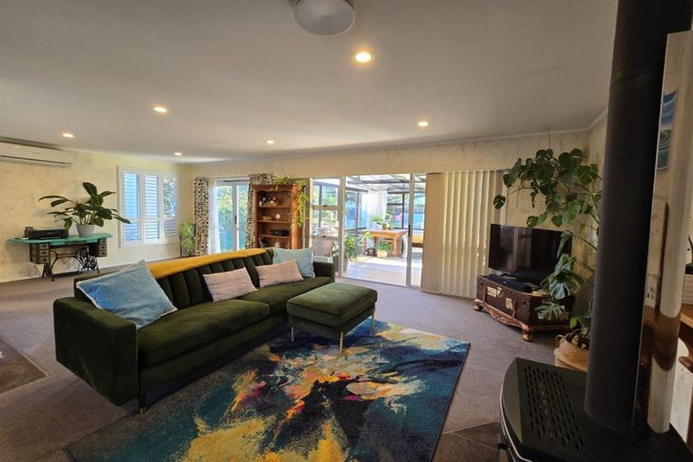 Photo of property in 1 Cedar Court, Whitby, Porirua, 5024