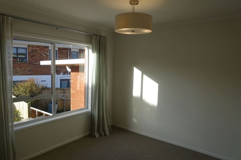 Photo of property in 1/1 Kaihu Street, Northcote, Auckland, 0627