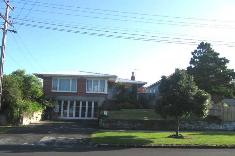 Photo of property in 1 Memorial Avenue, Mount Roskill, Auckland, 1041