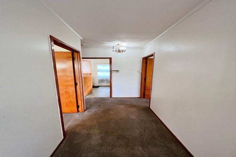 Photo of property in 1/520 Beach Road, Murrays Bay, Auckland, 0630
