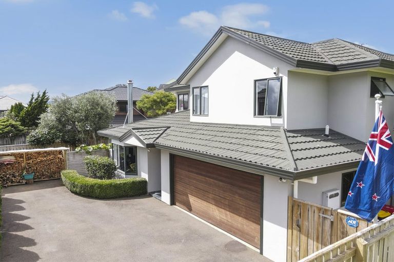 Photo of property in 203 Westchester Drive, Churton Park, Wellington, 6037
