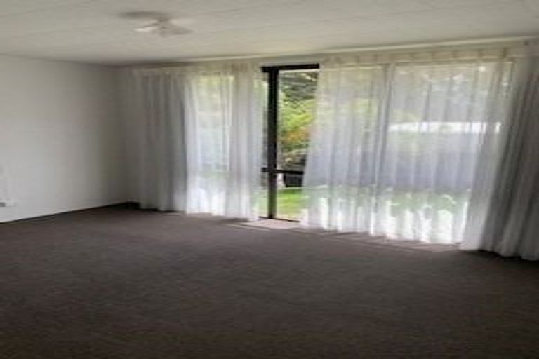 Photo of property in 28 Devonshire Road, Unsworth Heights, Auckland, 0632