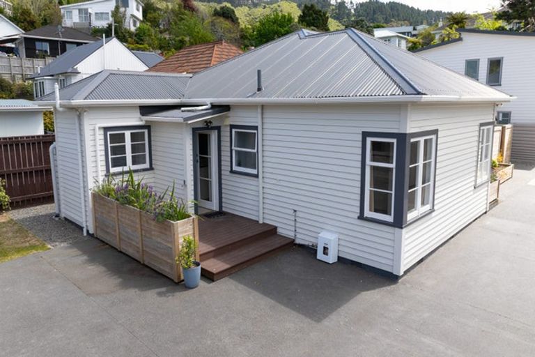 Photo of property in 7b Romney Square, Tawa, Wellington, 5028