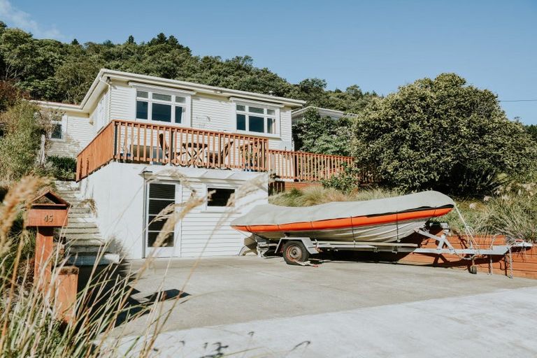 Photo of property in 45 Milton Terrace, Picton, 7220