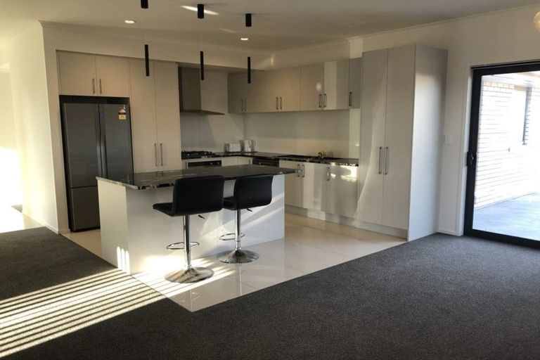 Photo of property in 26 Waitemata Drive, One Tree Point, 0118