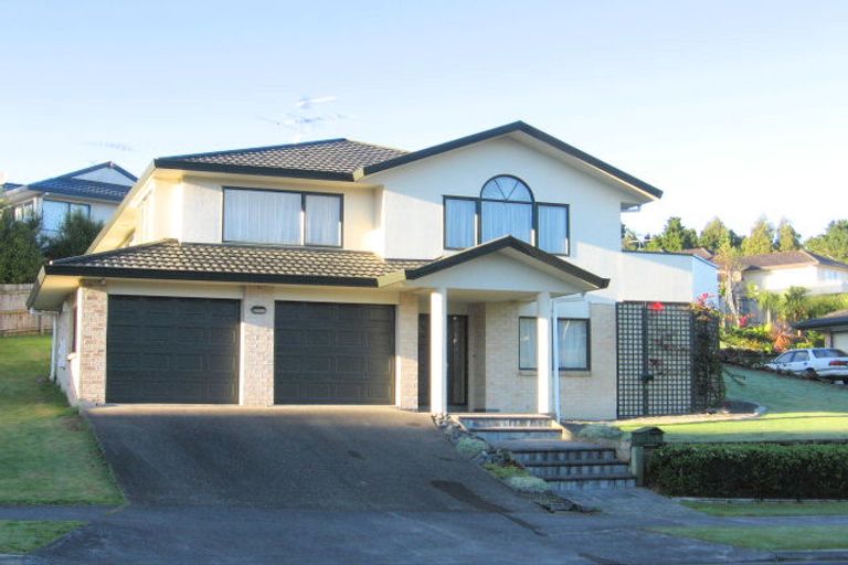 Photo of property in 18 De Havilland Drive, Goodwood Heights, Auckland, 2105
