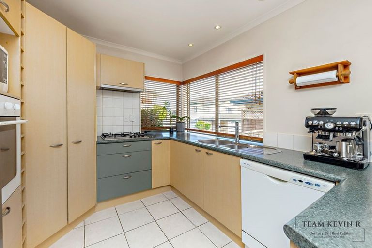 Photo of property in 47d Redoubt Road, Goodwood Heights, Auckland, 2105