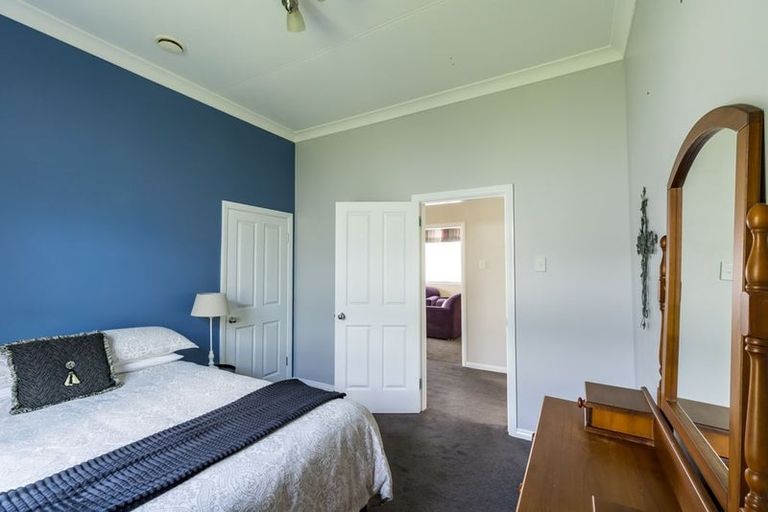 Photo of property in 43 Knowles Street, Terrace End, Palmerston North, 4410