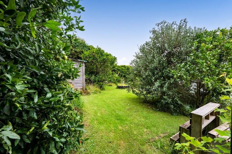Photo of property in 120 Omata Road, Marfell, New Plymouth, 4310