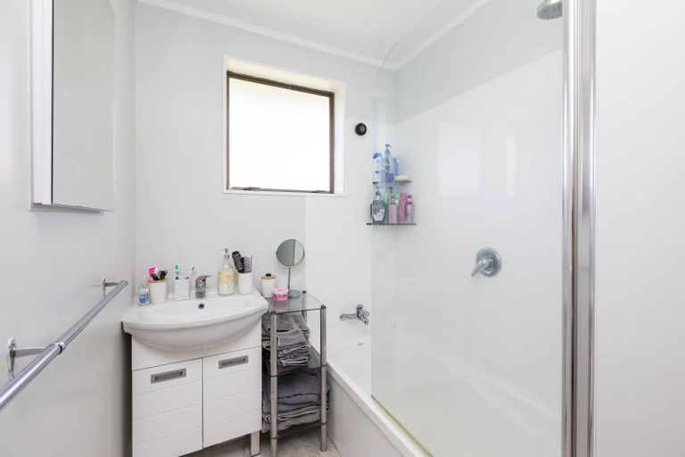 Photo of property in 2/14 Clouston Park Road, Ebdentown, Upper Hutt, 5018