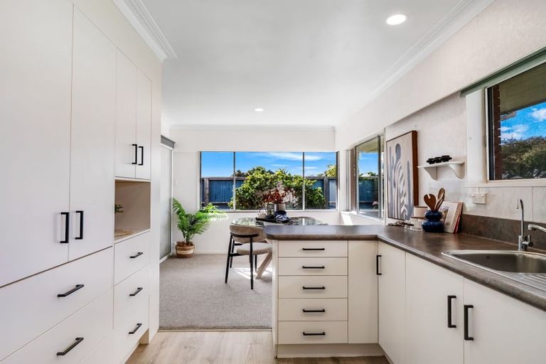 Photo of property in 2 Tupaea Place, Otumoetai, Tauranga, 3110