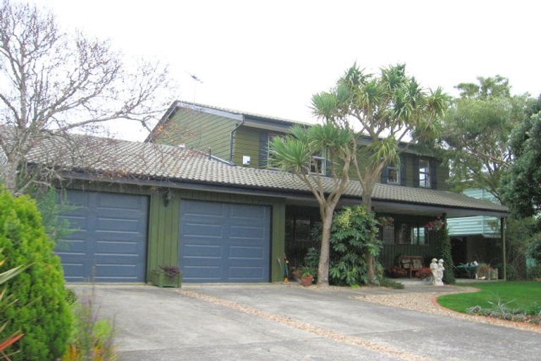 Photo of property in 5 Mckeefry Grove, Tawa, Wellington, 5028