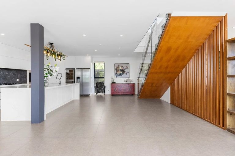 Photo of property in 13 Bartells Drive, Goodwood Heights, Auckland, 2105