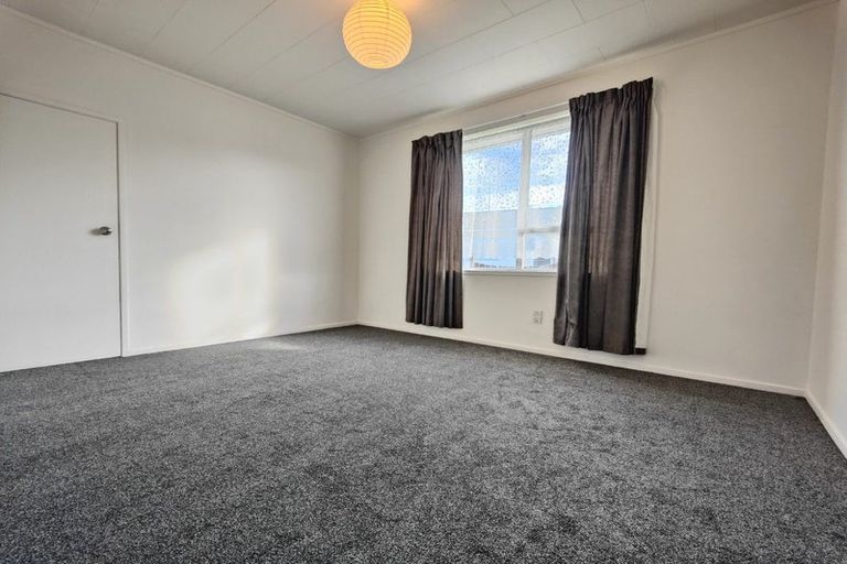 Photo of property in 21 Larissa Avenue, Henderson, Auckland, 0610
