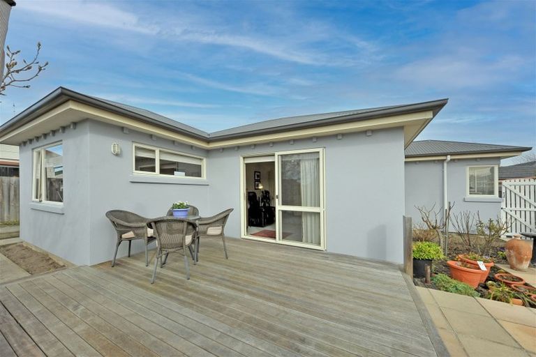 Photo of property in 2/134 Yaldhurst Road, Sockburn, Christchurch, 8042