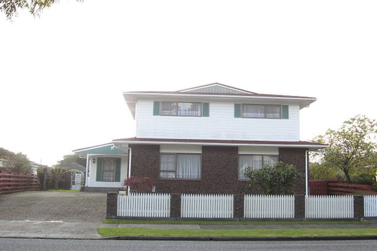 Photo of property in 17 Waddington Drive, Naenae, Lower Hutt, 5011