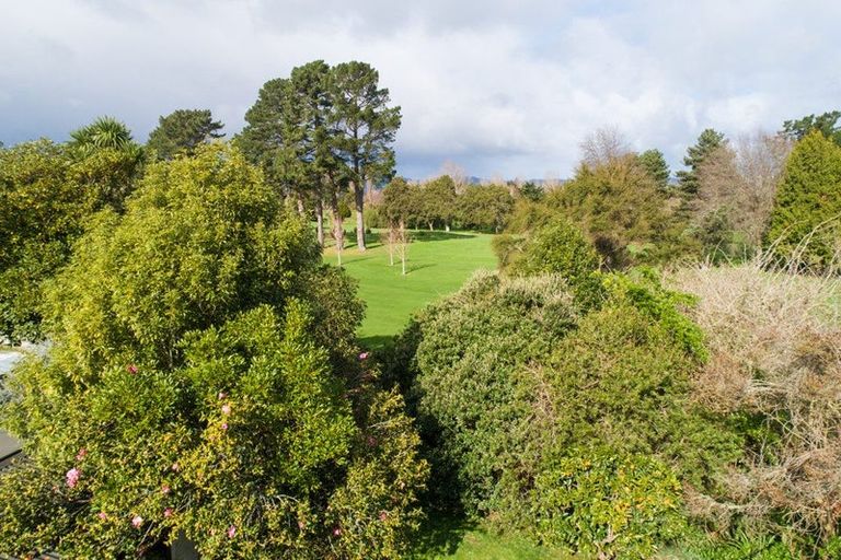 Photo of property in 95 Ruamahanga Crescent, Terrace End, Palmerston North, 4410