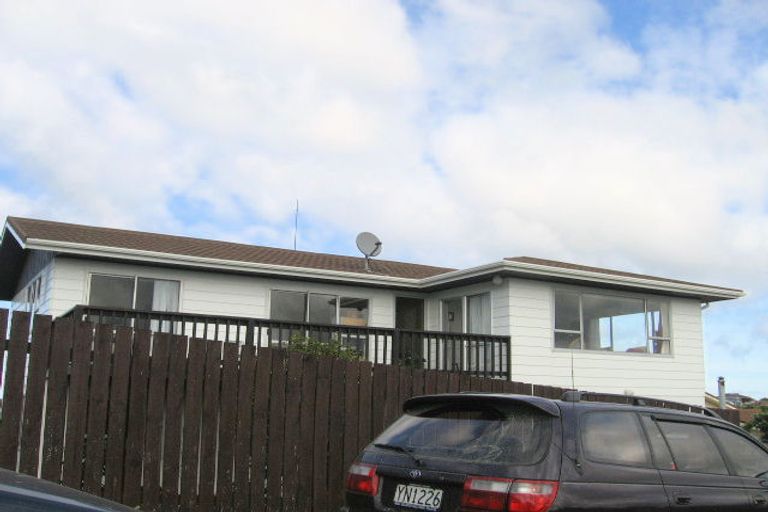 Photo of property in 170 Akaroa Drive, Maupuia, Wellington, 6022