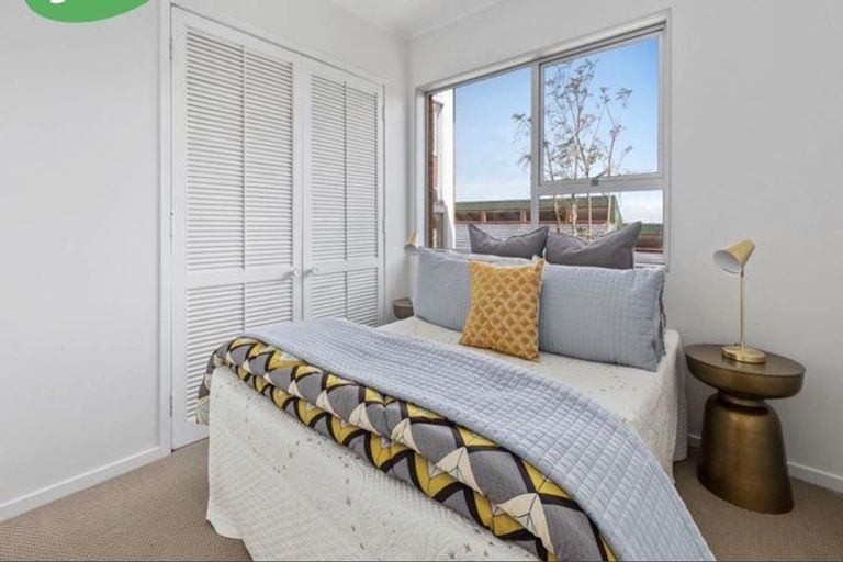 Photo of property in 16 Colin Wild Place, Glenfield, Auckland, 0629