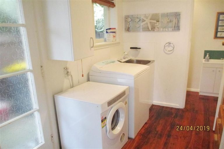 Photo of property in 2 Ilfracombe Place, Burnside, Christchurch, 8053