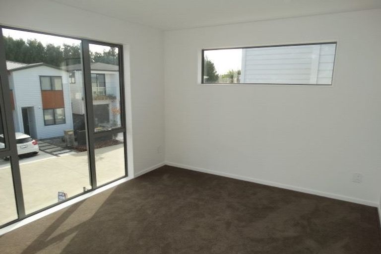 Photo of property in 5 Pihoihoi Place, Hobsonville, Auckland, 0616