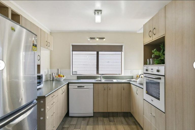 Photo of property in 2/29a Parkvale Road, Karori, Wellington, 6012