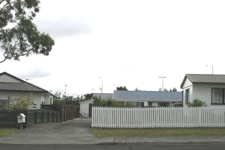 Photo of property in 1/41 Barbados Drive, Unsworth Heights, Auckland, 0632