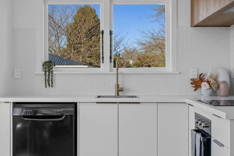 Photo of property in 8 Fairview Road, Western Heights, Rotorua, 3015