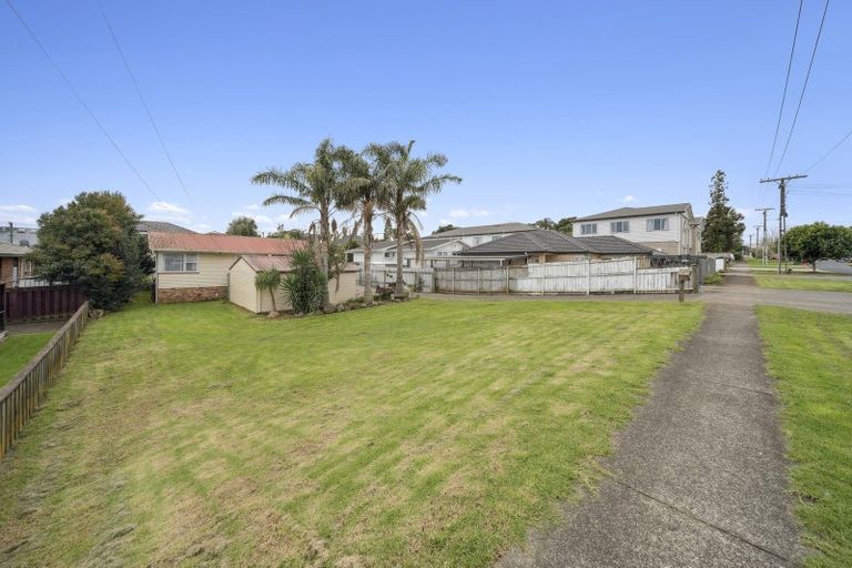 Photo of property in 4 Grande Vue Road, Papatoetoe, Auckland, 2025