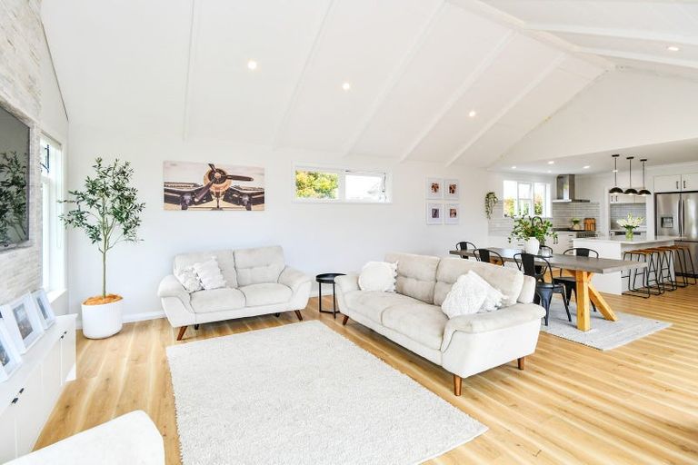 Photo of property in 25 Village Way, Ardmore, Papakura, 2582