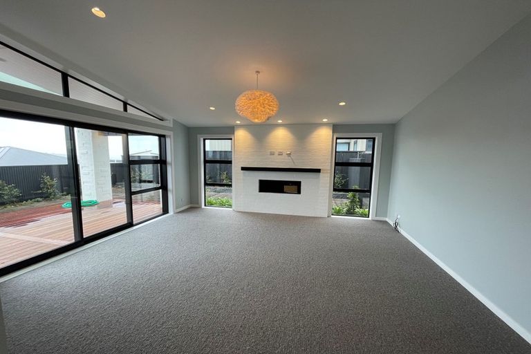 Photo of property in 14 Rotorua Grove, Aotea, Porirua, 5024