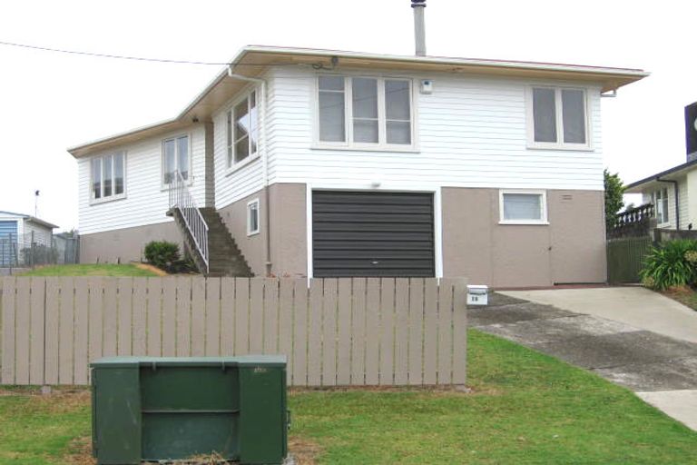 Photo of property in 58a Farquhar Road, Glendene, Auckland, 0602