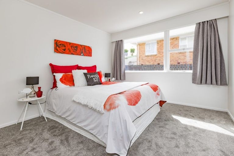 Photo of property in 2/26 Kirton Crescent, Manurewa, Auckland, 2102