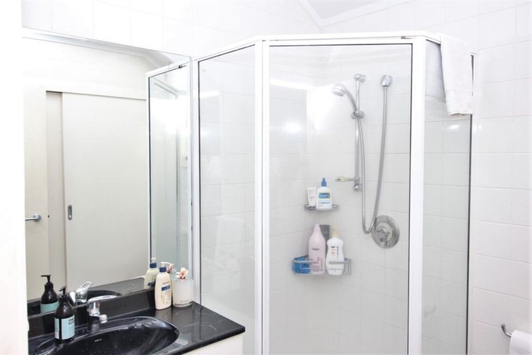 Photo of property in 1/86 Oaktree Avenue, Browns Bay, Auckland, 0630