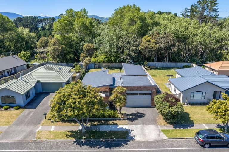 Photo of property in 102 Weggery Drive, Waikanae Beach, Waikanae, 5036