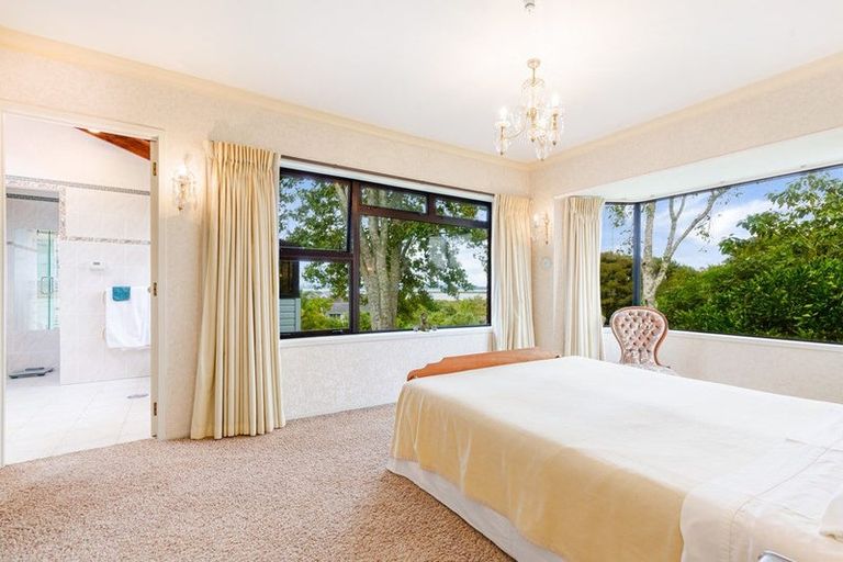 Photo of property in 5 Clearwater Cove, West Harbour, Auckland, 0618