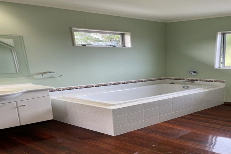 Photo of property in 106 Sturges Road, Henderson, Auckland, 0612