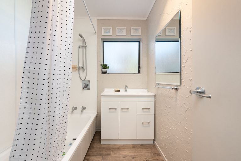 Photo of property in 14 College Place, Poike, Tauranga, 3112