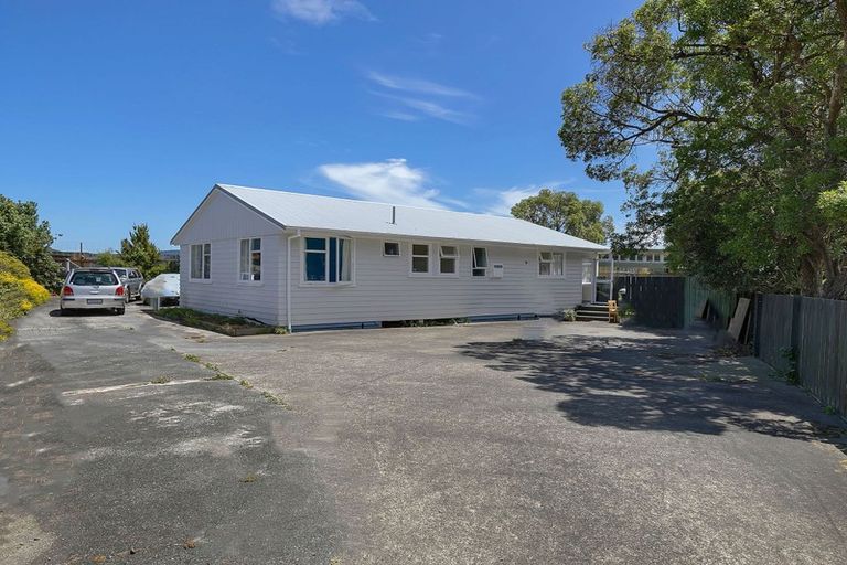 Photo of property in 24 Surprise Place, Cannons Creek, Porirua, 5024